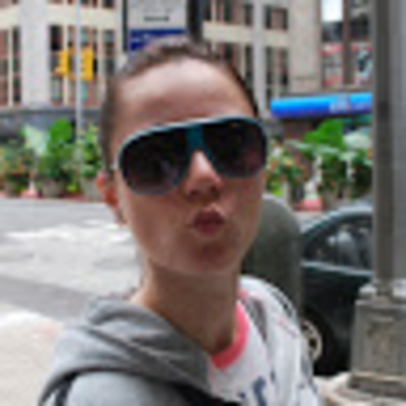 Meet your Posher, Elena - Picture 1 of 1